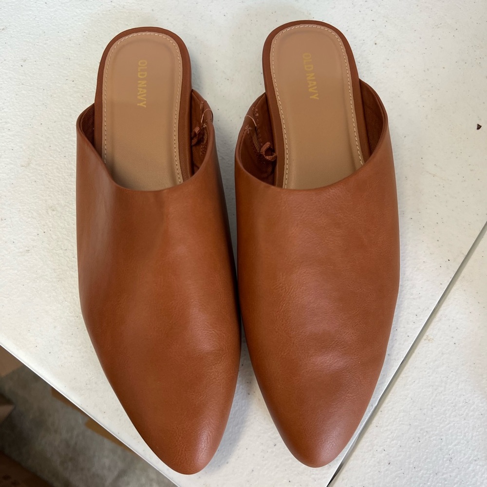 NWT Old Navy pointy flats faux leather size 11